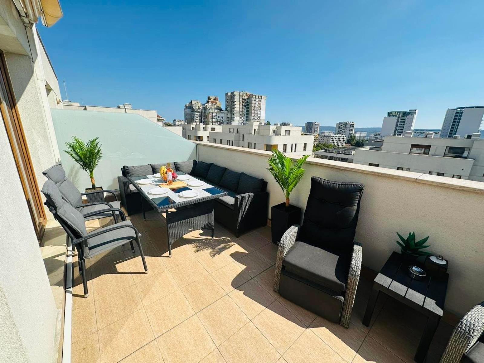Spacious Prestige Penthouse Варна Екстериор снимка