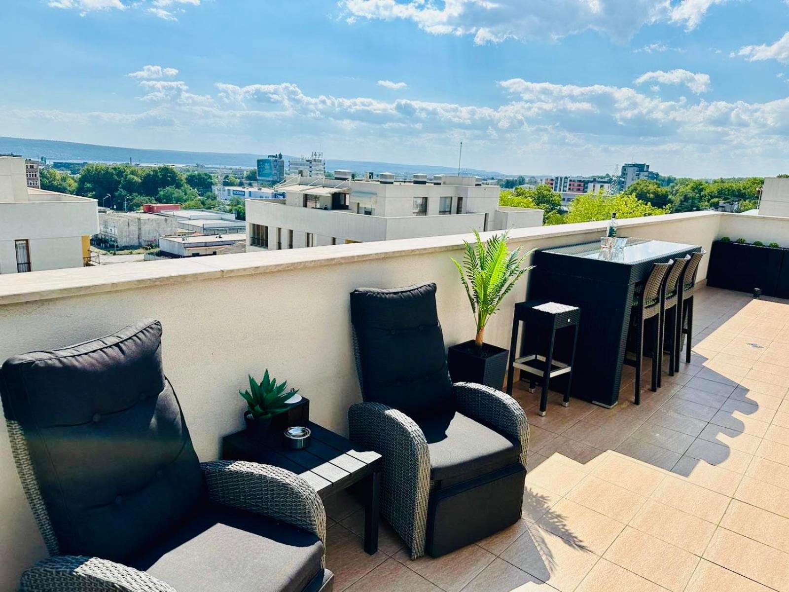 Spacious Prestige Penthouse Варна Екстериор снимка